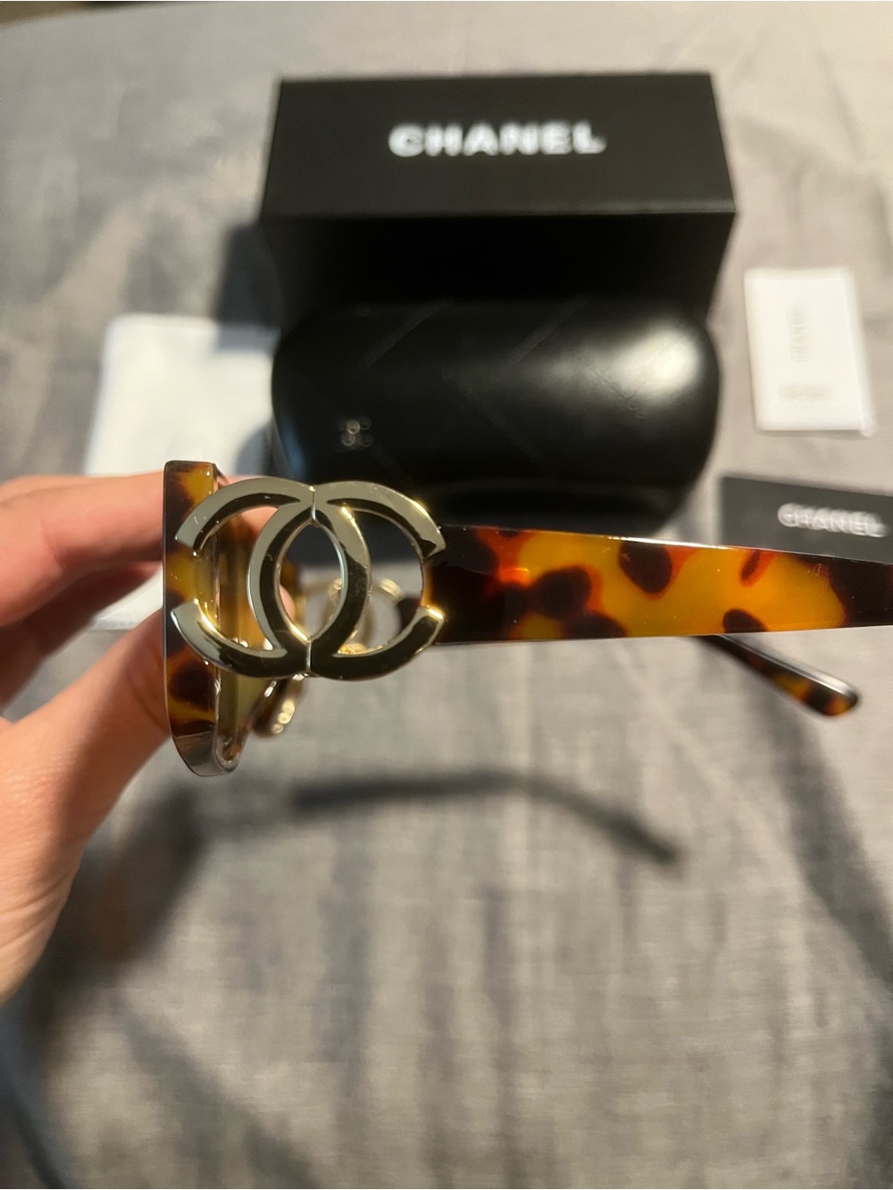 Vintage CHANEL 02461 Tortoiseshell Sunglasses with Brown Lenses - Picture 3 of 11